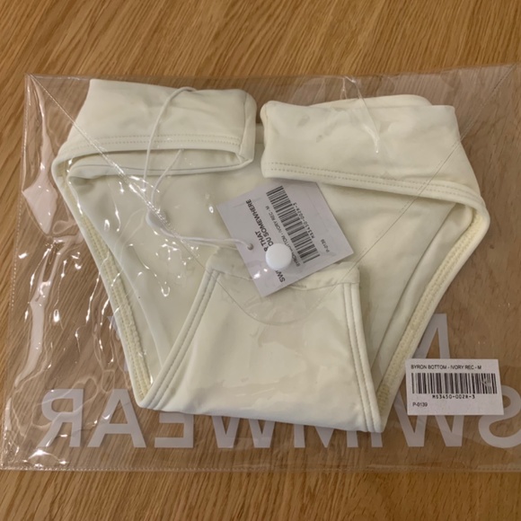 Monday Swimwear - Maui top (S) - Ivory - Picture 8 of 9